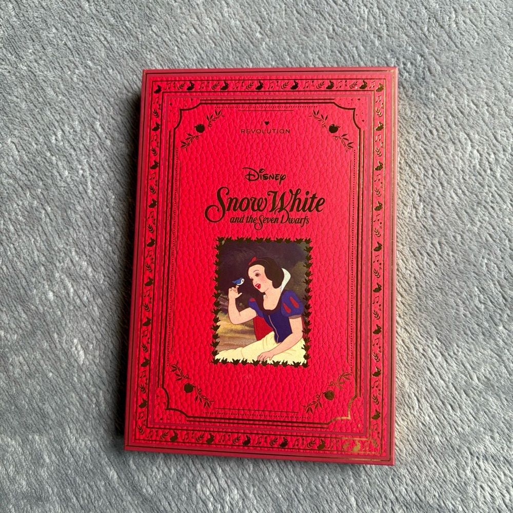 Makeup Revolution Snow White Palette